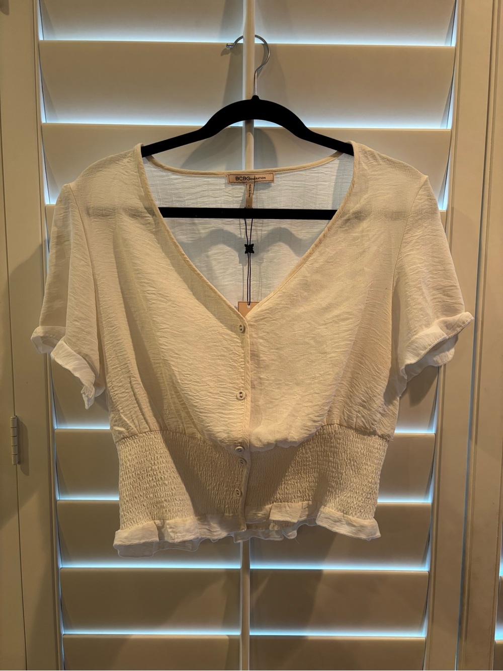 BCBGeneration White Short-Sleeve Button Front Smocked Hem Blouse